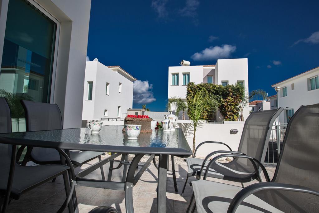 Avra Villas Παραλίμνι Δωμάτιο φωτογραφία