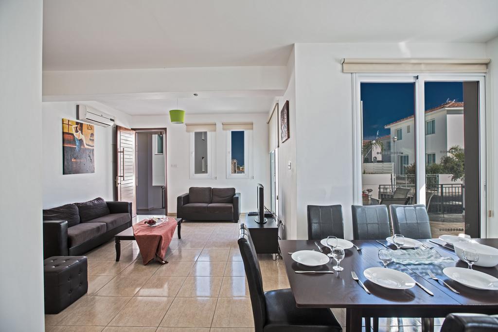 Avra Villas Παραλίμνι Δωμάτιο φωτογραφία