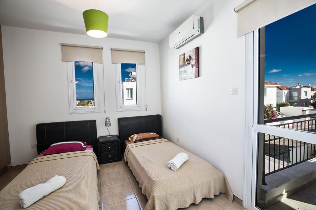 Avra Villas Παραλίμνι Δωμάτιο φωτογραφία