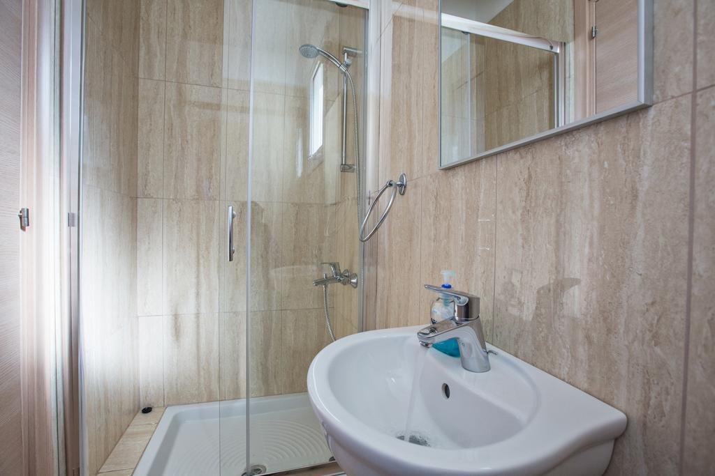 Avra Villas Παραλίμνι Δωμάτιο φωτογραφία
